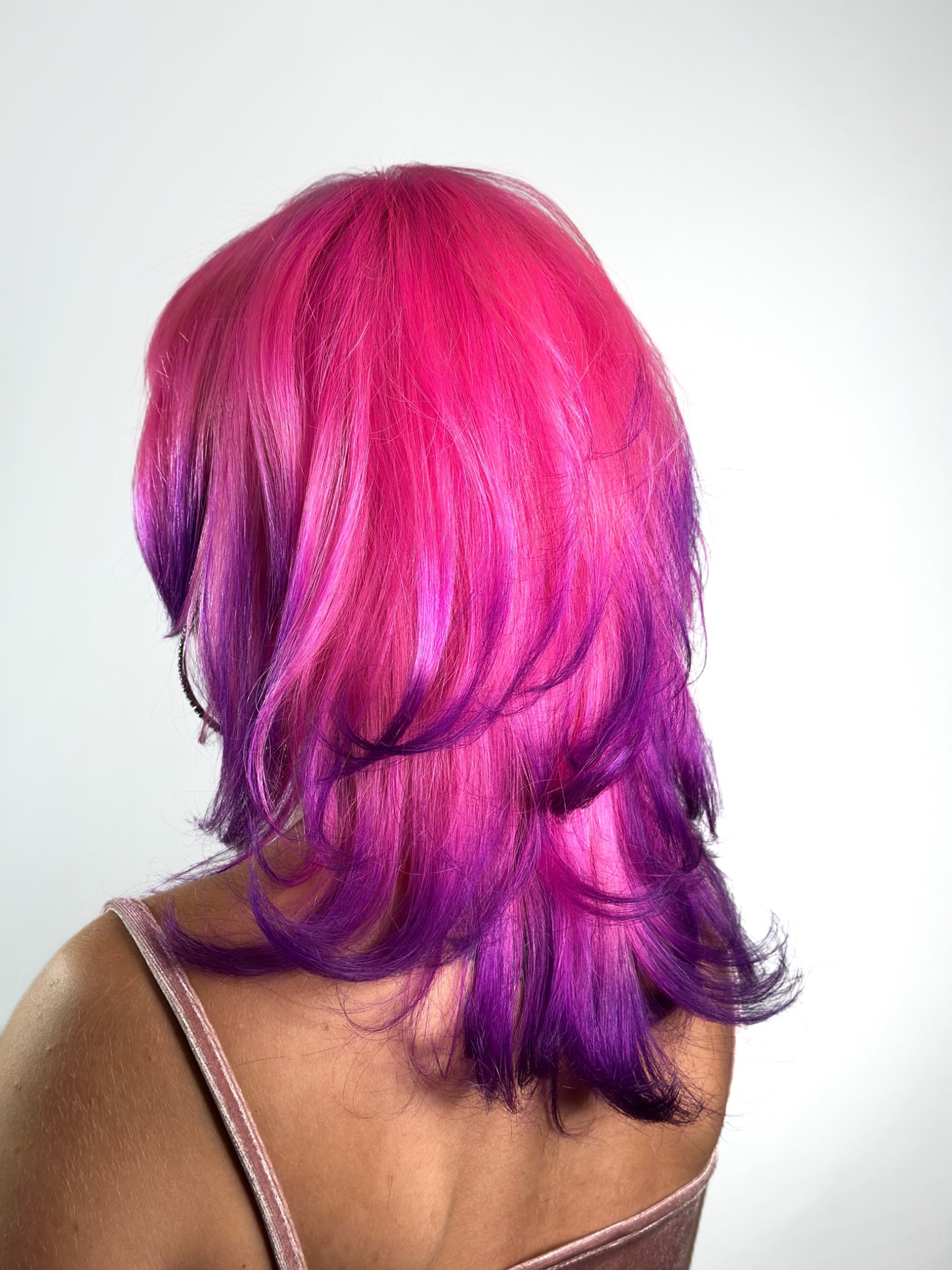 Color fantasía fucsia y violeta realizado en Medussa Hair, Madrid