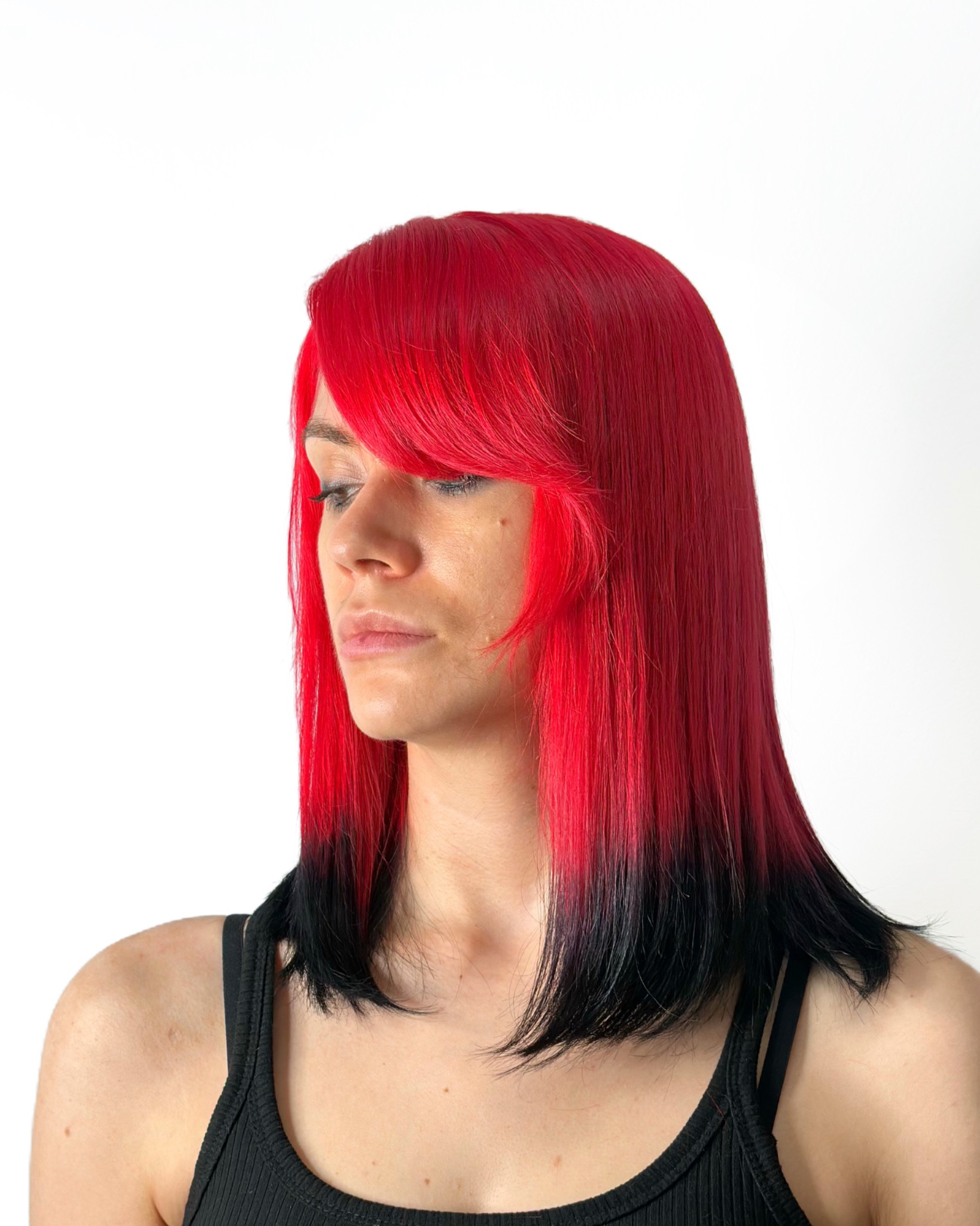 Colorblock rojo y negro realizado en Medussa Hair, Madrid