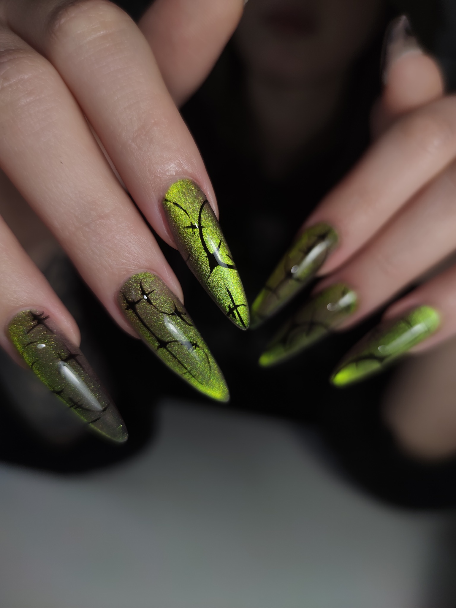 Cat-eye ácido realizado en Medussa Nails, Madrid