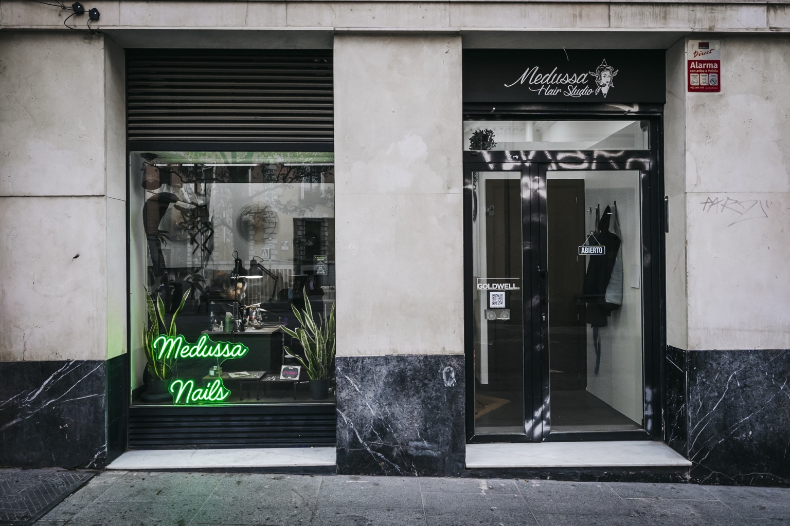 Fachada de Medussa Nails en Madrid